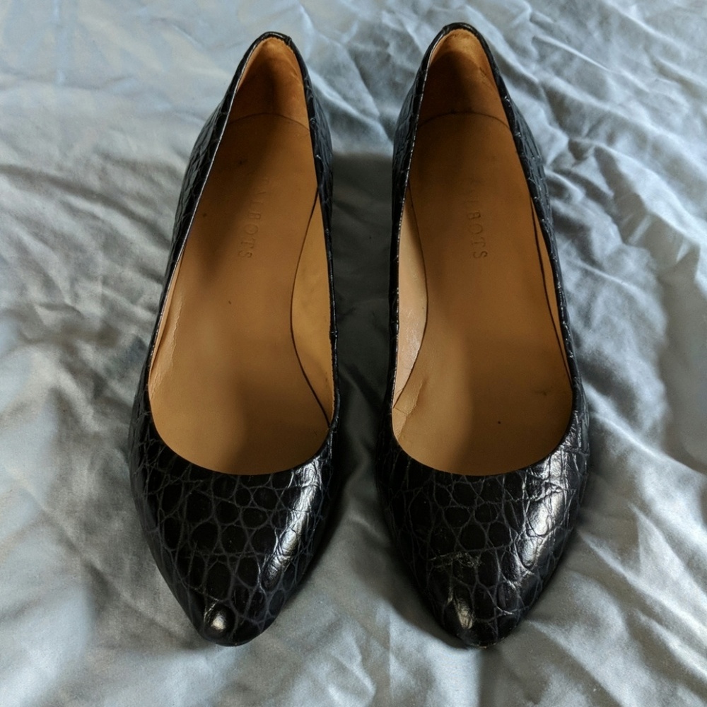 Black pointed flats